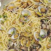 SPAGHETTI ALLE VONGOLE  PASTA WITH CLAM SAUCE