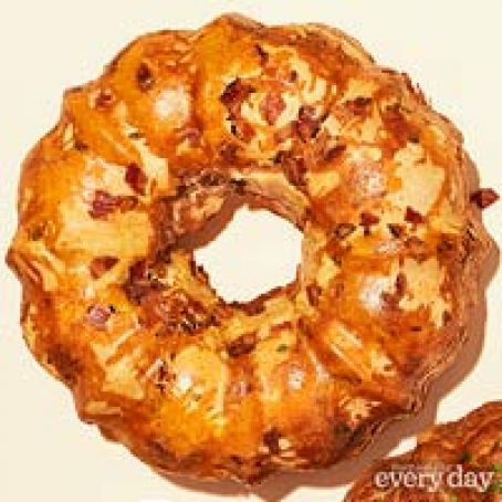 CHEDDAR-BACON MONKEY BREAD
