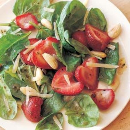 Baby Spinach Salad With Strawberries, Oranges and Toasted Pecans