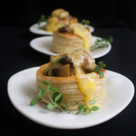 ESCARGOT****Escargot Vol-au-Vent with Mushroom Cream Sauce