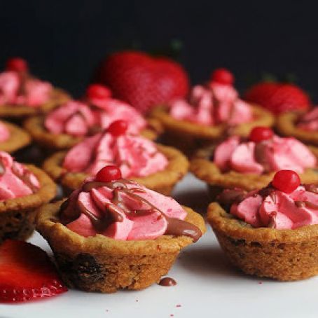 Cookie Cups with Strawberry Cream