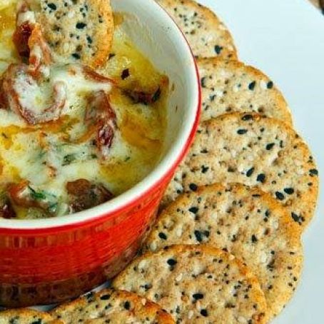 Baked brie with sundried tomatoes