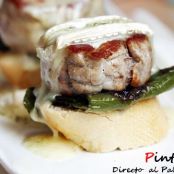 MONTADITO DE SOLOMILLO,PIMIENTO Y QUESO BRIE