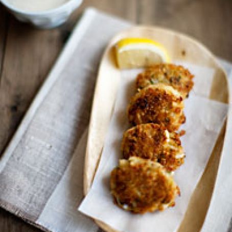 Crab Cakes with Horseradish Cream