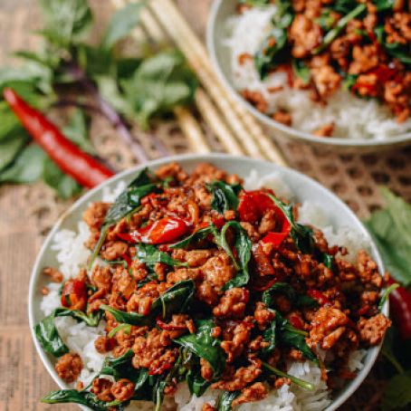 10-MINUTE THAI BASIL CHICKEN (GAI PAD KRAPOW)