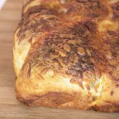 Spinach & Artichoke Pull-Apart Bread