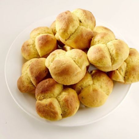 Pumpkin thyme dinner rolls
