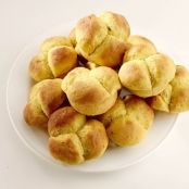Pumpkin thyme dinner rolls