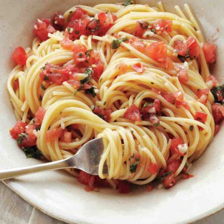 Pasta with Fresh Tomato Sauce