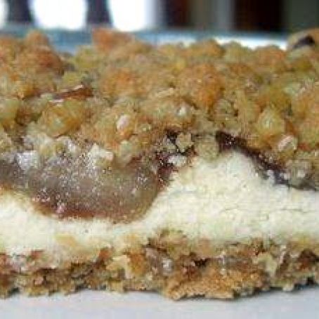 Apple Streusel Cheesecake Bars