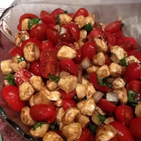 Balsamic Marinated Tomato Mozzerella Salad
