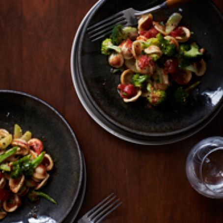 Orecchiette with Broccoli and Tomatoes