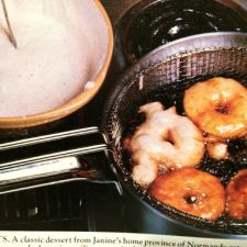 APPLE BEIGNETS (FRENCH APPLE FRITTERS)
