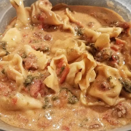 Slow Cooker Sausage and Cheese Tortellini