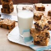 Thick and Chewy Peanut Butter Chocolate Chip Bars