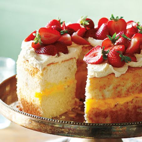 Angel Food Cake with Strawberries and Lemon Cream