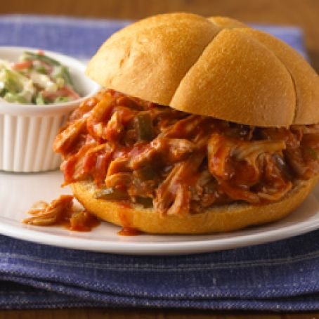 SLOW COOKER PULLED CHICKEN SANDWICHES
