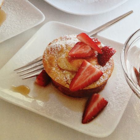 Muffins: Pancake Soufflé Muffins with Strawberry-Maple Syrup