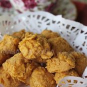 CORNFLAKE NO BAKE COOKIES {mom}