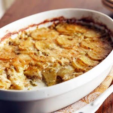 Cheesy garlic potato gratin