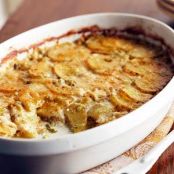 Cheesy garlic potato gratin