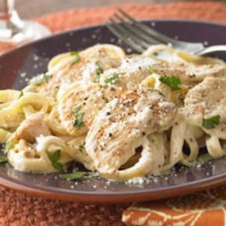 CHICKEN AND FETTUCCINI WITH CREAM SAUCE