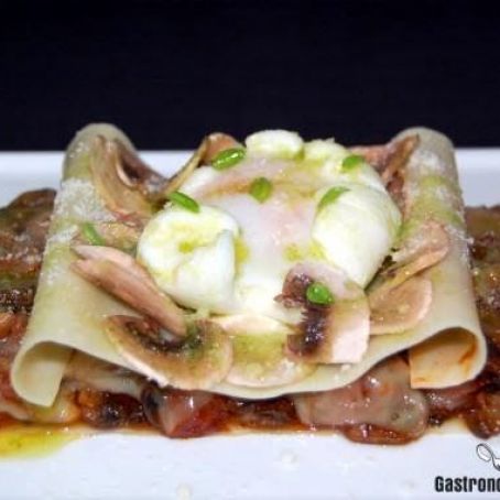 LASAÑA DE HONGOS CON HUEVO POCHÉ