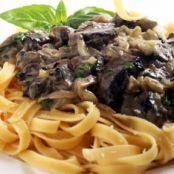 CREAMY FETTUCCINE w/MUSHROOMS