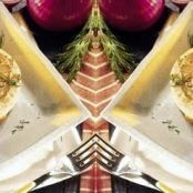 Huevos con  mousse de queso y salmón