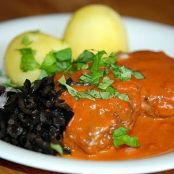 Köttfärsbiffar i gräddig tomatsås