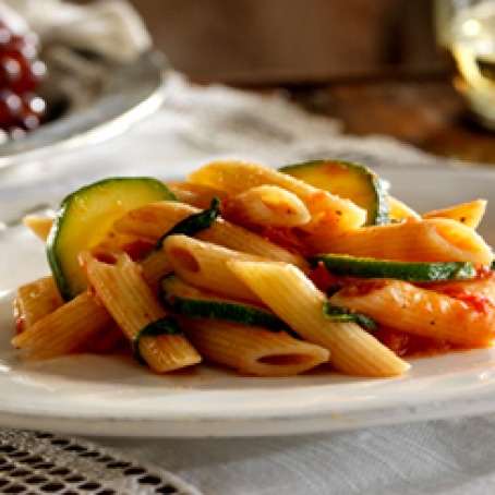 Penne with Tomato, Basil, Zucchini and Garlic