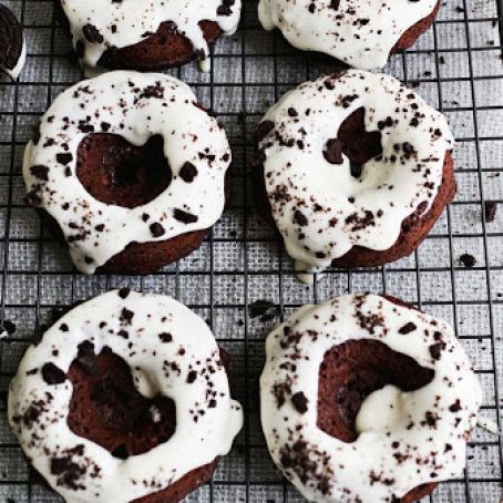 Cookies + Cream Baked Donuts
