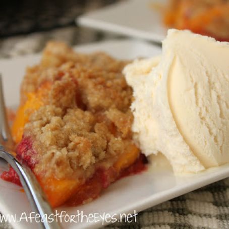 Peach Melba Streusel Pie