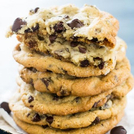 BAKERY STYLE CHOCOLATE CHIP COOKIE
