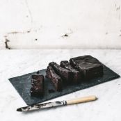 Healthy Sticky Chocolate Fudge Cake (like, super fudgy no joke) {Gluten, Dairy + Grain Free}