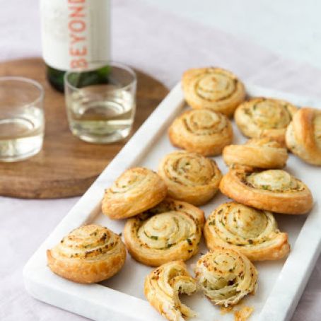 Flaky Garlic Bread Pinwheels