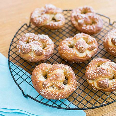 Apple Pie Pretzels