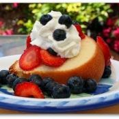 PAULA DEEN’S CREAM CHEESE POUND CAKE