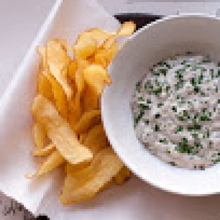 Oyster Tartare Sauce with Potato Chips