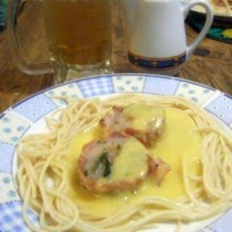 CALLO DE HACHA CON TOCINO Y SALSA DE QUESO