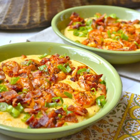 SHRIMP AND CREAMY CHEESY GRITS