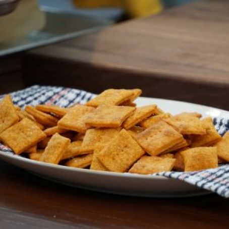 Smokey Cheddar Cheese Crackers (Valerie Bertinelli)