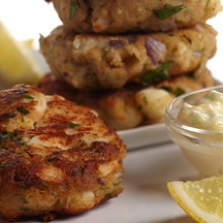 MARYLAND-STYLE CRAB CAKES