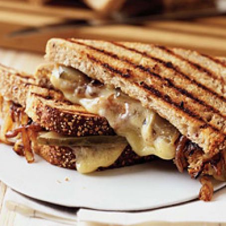 Grilled Gruyère and Sweet Onion Sandwiches