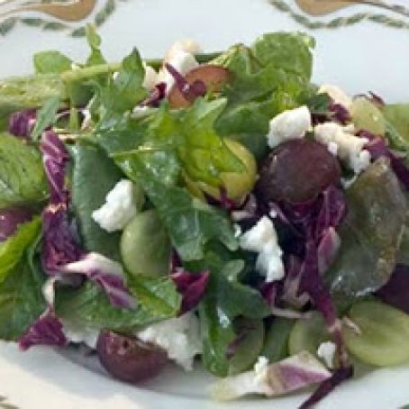 Mixed Greens with Grapes and Feta