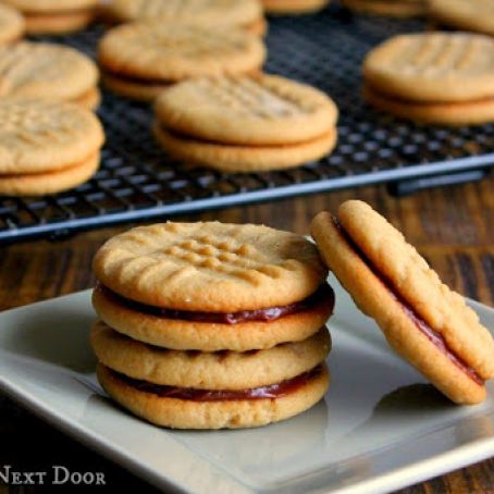 Peanut Butter Sandwich Cookies with Chocolate Hazelnut Filling