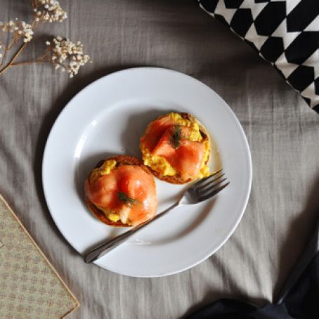 Scrambled Eggs & Smoked Salmon Toast