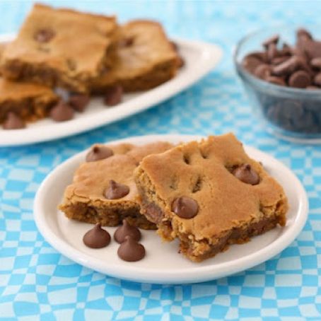 Peanut Butter Chocolate Chip Blondies
