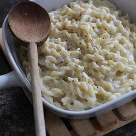 CLASSIC MACARONI AND CHEESE