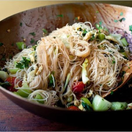 RICE STICK NOODLES w/BOK CHOY & CHERRY TOMS